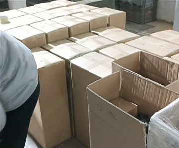 Опаковка с голямо колело и преносима къмпинг каруца